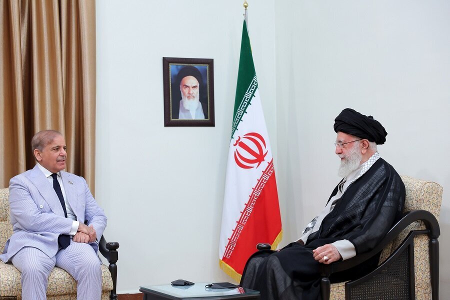 Binibigyang-diin ng Islamikang Rebolusyonaryong Pinuno ng Iran ang pangangailangan para sa magkasanib na aktibidad sa pagitan ng Iran at Pakistan