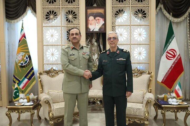Iranian Armed Forces Major General and Pakistan Army Chief hold key talks