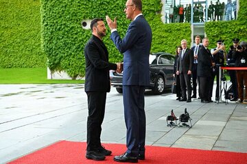 Сарвазири Олмон: Украина омодаи барқарории оташбас ва оғози музокирот аст