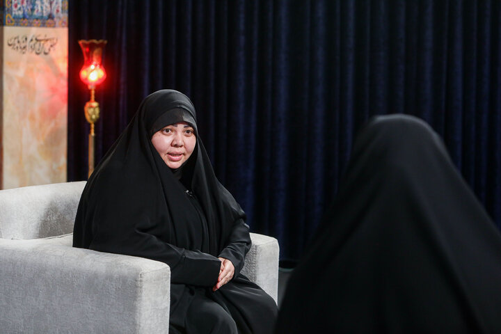 Photos: Australian cultural activist participates in Tawhid Khaneh TV program