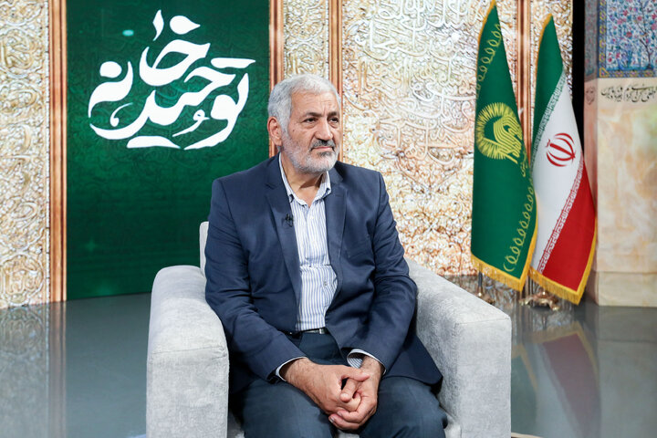 Photos: Australian cultural activist participates in Tawhid Khaneh TV program