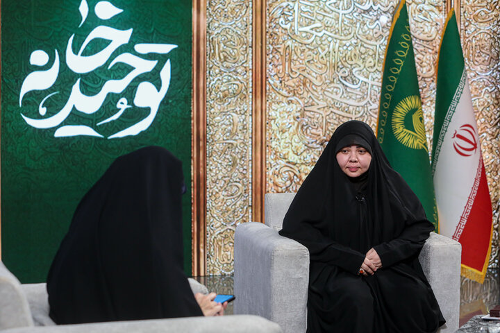 Photos: Australian cultural activist participates in Tawhid Khaneh TV program