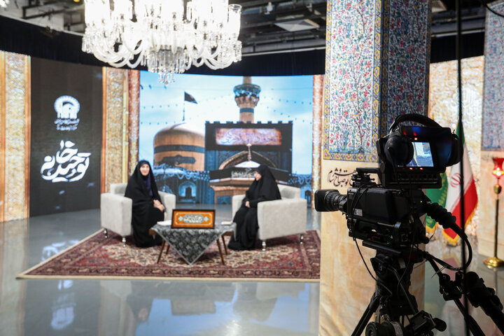 Photos: Australian cultural activist participates in Tawhid Khaneh TV program