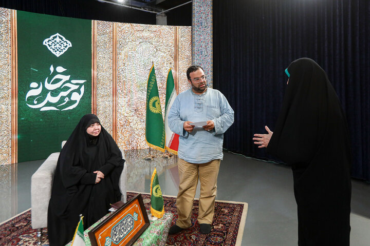Photos: Australian cultural activist participates in Tawhid Khaneh TV program