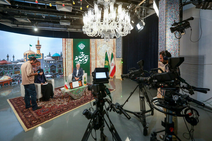 Photos: Australian cultural activist participates in Tawhid Khaneh TV program