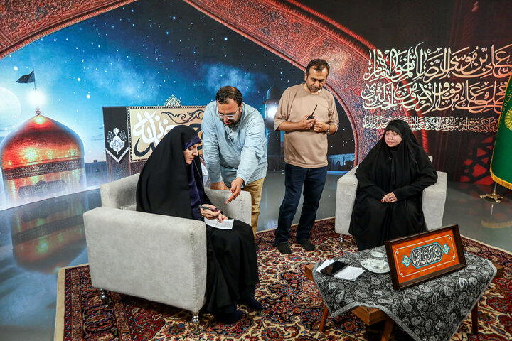 Photos: Australian cultural activist participates in Tawhid Khaneh TV program