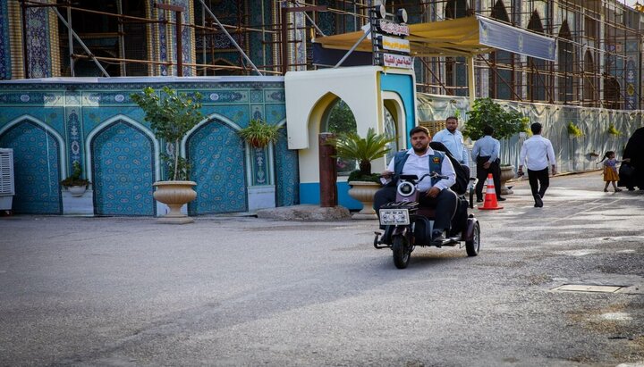 تقرير مصور/ العتبة الحسينية تقدم الخدمات الخاصة للزوار العاجزين