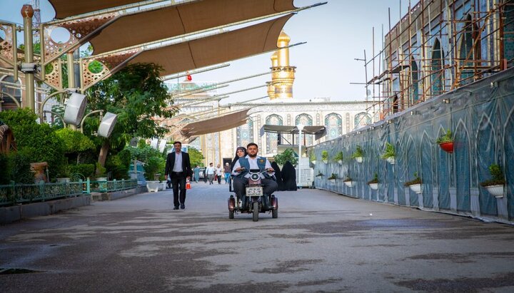 تقرير مصور/ العتبة الحسينية تقدم الخدمات الخاصة للزوار العاجزين