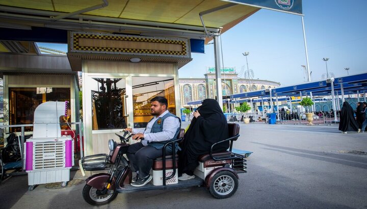 تقرير مصور/ العتبة الحسينية تقدم الخدمات الخاصة للزوار العاجزين