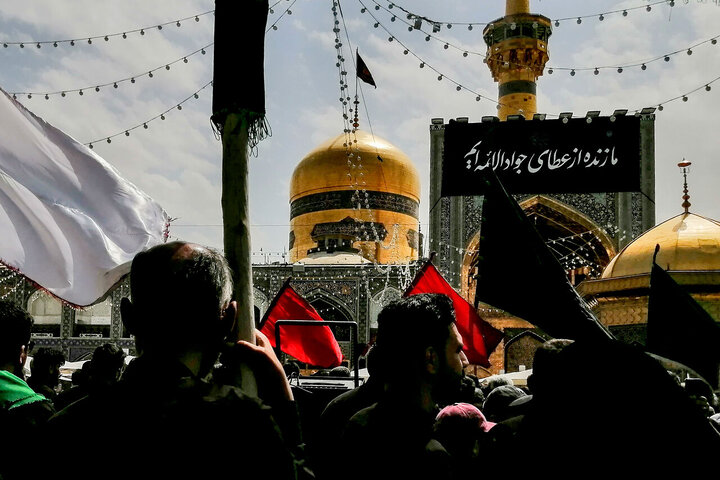 تقرير مصور/ مواكب عزاء في ذكرى شهادة الإمام الجواد (ع) في حرم الإمام الرضا (ع) بمدينة مشهد