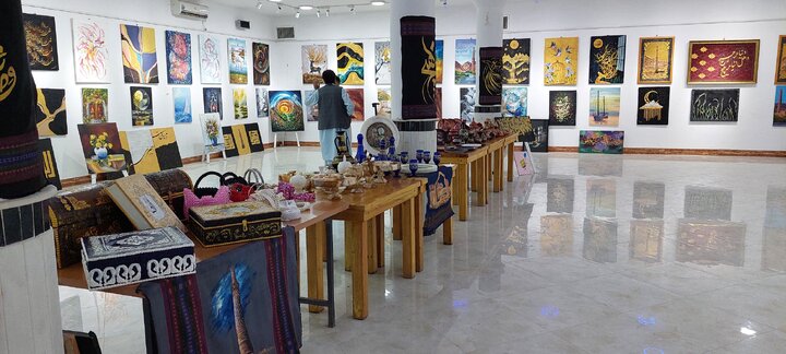 نمایشگاه هنری «هیاهوی رنگ» در هرات افتتاح شد + تصاویر
