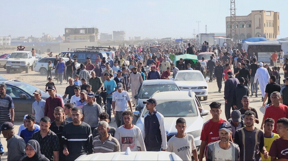 Palestinians overwhelm Rafah aid center amid starvation crisis