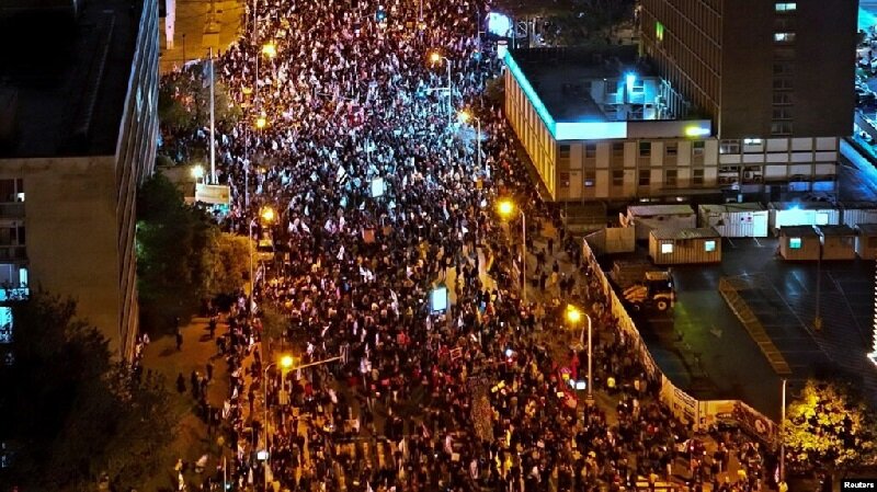 Families of war prisoners protest in Tel Aviv, demanding their release
