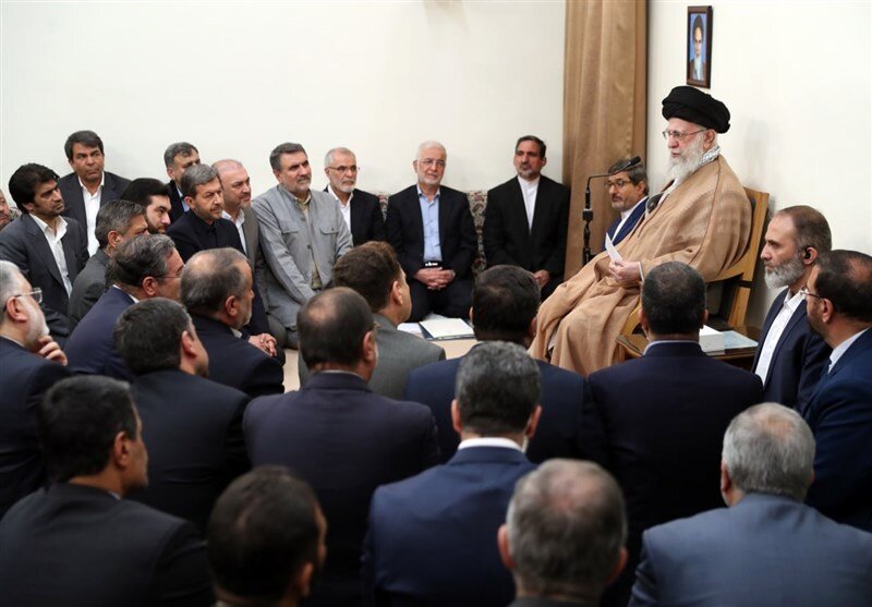 Diqewima Îmam Xameneyî ser dûrmayî ji bazirganiya kesayî ya hêzserokên herêman
