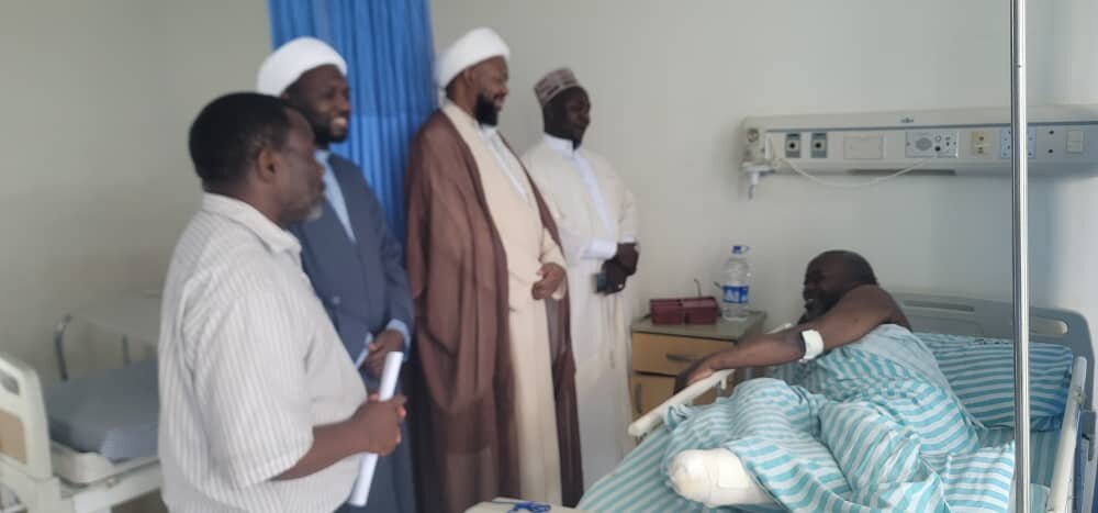 Ziara ya Maulana Sheikh Jalala Hospitali ya Mloganzila kumtembelea Sheikh Mbelango Allah aimarishe Afya yake