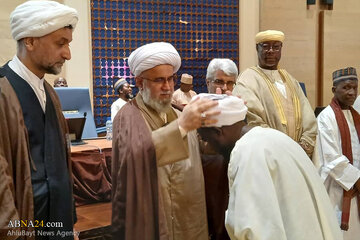 Informe fotográfico |  Investidura religiosa de un grupo de discípulos religiosos de Níger con el turbante, presidida por el Ayatolá Ramazaní