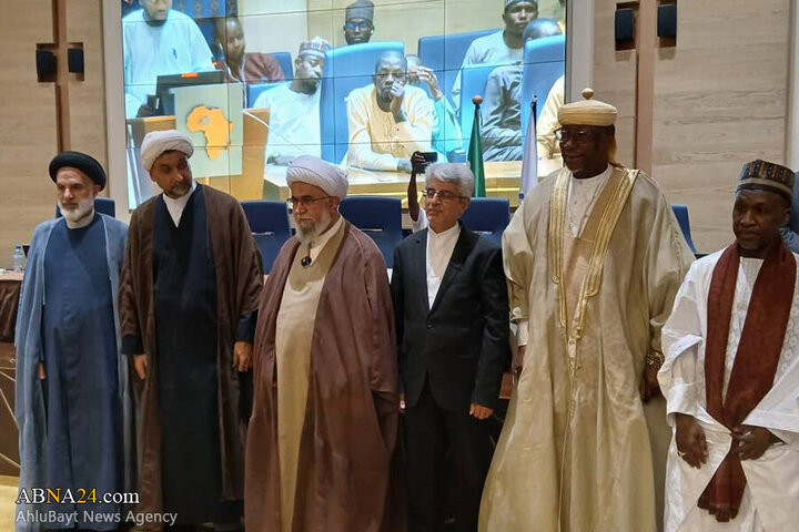 Photos: Turban-wearing ceremony for Seminary students from Niger held by Ayatollah Ramazani