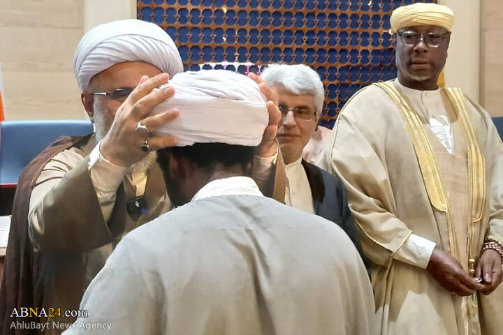 Photos: Turban-wearing ceremony for Seminary students from Niger held by Ayatollah Ramazani