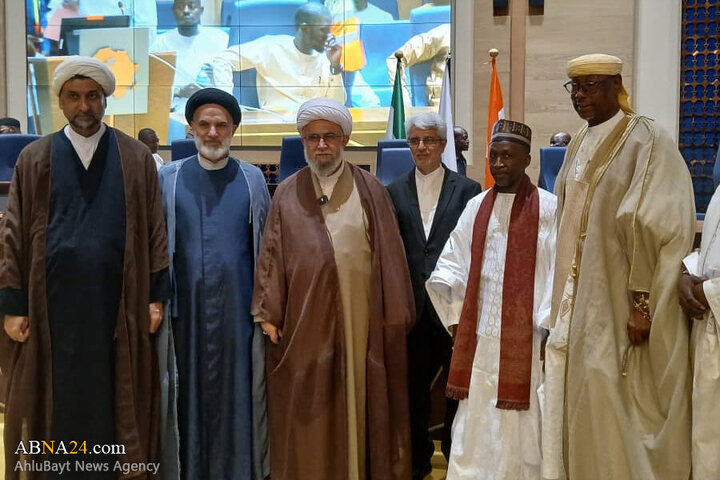 Photos: Turban-wearing ceremony for Seminary students from Niger held by Ayatollah Ramazani