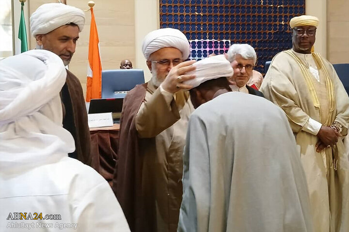 Photos: Turban-wearing ceremony for Seminary students from Niger held by Ayatollah Ramazani