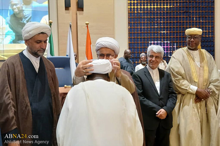 Photos: Turban-wearing ceremony for Seminary students from Niger held by Ayatollah Ramazani