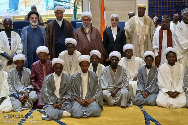 Photos: Turban-wearing ceremony for Seminary students from Niger held by Ayatollah Ramazani