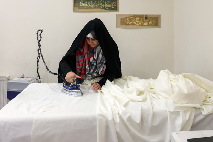 دوخت و اهدای ۲۰ چادر عروس توسط باشگاه اجتماعی گوهرشاد