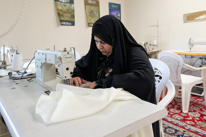 دوخت و اهدای ۲۰ چادر عروس توسط باشگاه اجتماعی گوهرشاد