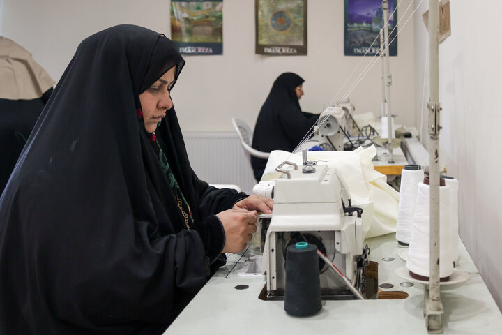 دوخت و اهدای ۲۰ چادر عروس توسط باشگاه اجتماعی گوهرشاد