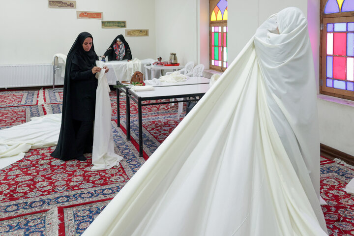 دوخت و اهدای ۲۰ چادر عروس توسط باشگاه اجتماعی گوهرشاد