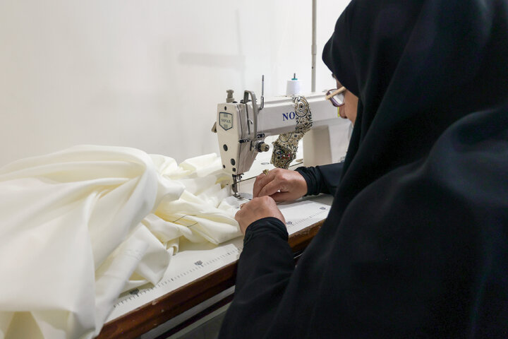 دوخت و اهدای ۲۰ چادر عروس توسط باشگاه اجتماعی گوهرشاد