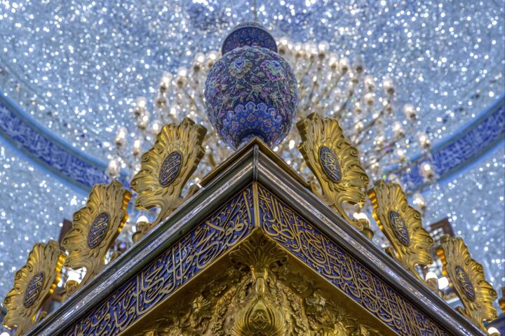 تقرير مصور/ زخارف اسلامية ونقوش عربية أصيلة على جدران حرم أبي الفضل العباس(ع)