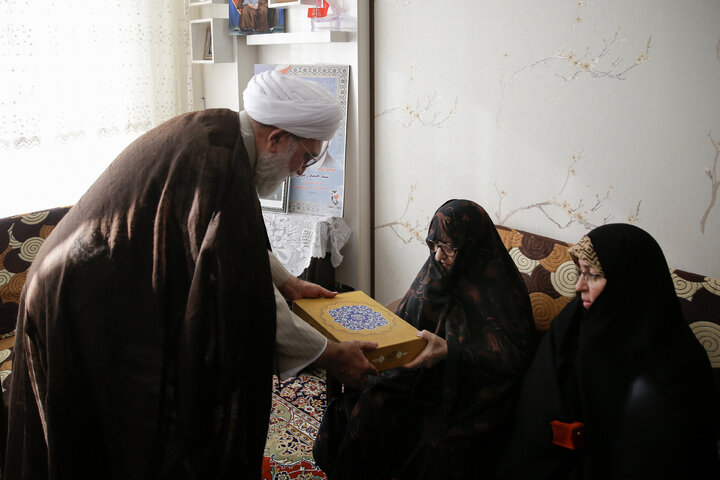 گزارش تصویری | دیدار تولیت آستان قدس رضوی با خانواده شهدا