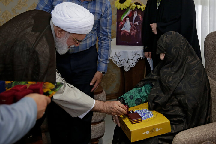 گزارش تصویری | دیدار تولیت آستان قدس رضوی با خانواده شهدا