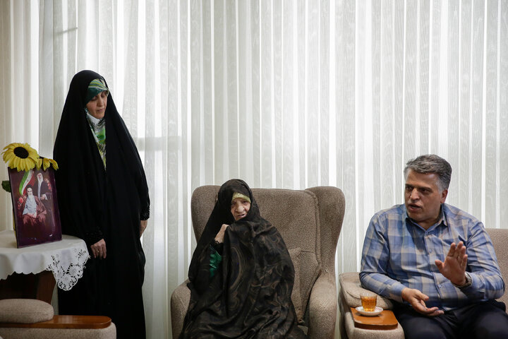 گزارش تصویری | دیدار تولیت آستان قدس رضوی با خانواده شهدا