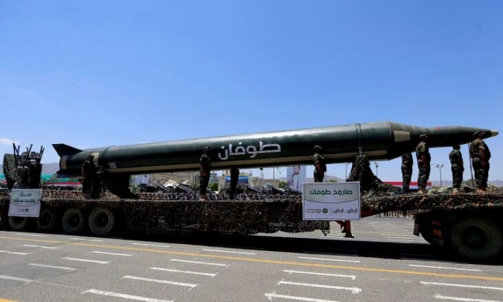 هروب ملايينَ الصهاينةِ إلى الملاجئِ ووقفِ حركةِ الملاحةِ في "بن غورين" بسبب صاروخ يمني