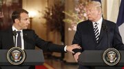 Trump amfanyia istihzai Macron kwa kuzabwa kibao na mkewe hadharani