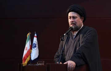 بزرگداشت امام خمینی(ره) دین‌داری، انقلابی‌گری و روحیه امید را در جامعه احیا می‌کند