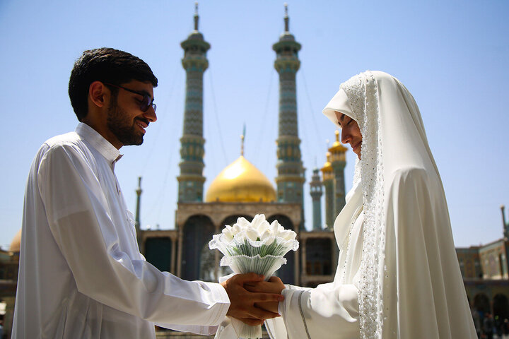 Photos: Young couples begin their life together at Hazrat Masoumeh shrine