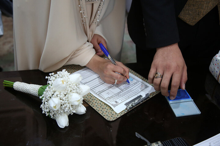 Photos: Young couples begin their life together at Hazrat Masoumeh shrine