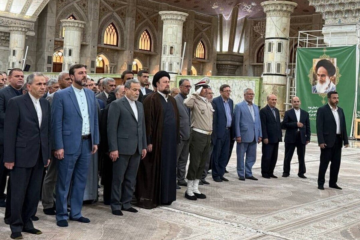 Iran Foreign Ministry staff renew allegiance to Imam Khomeini