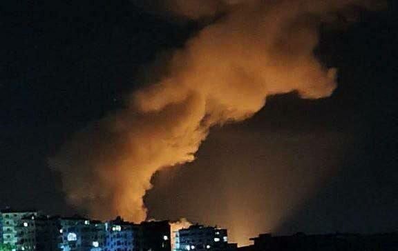 فيديو | مشاهد غارات صهيونية غير عادية ليلة البارحة على ميناء طرطوس في سوريا