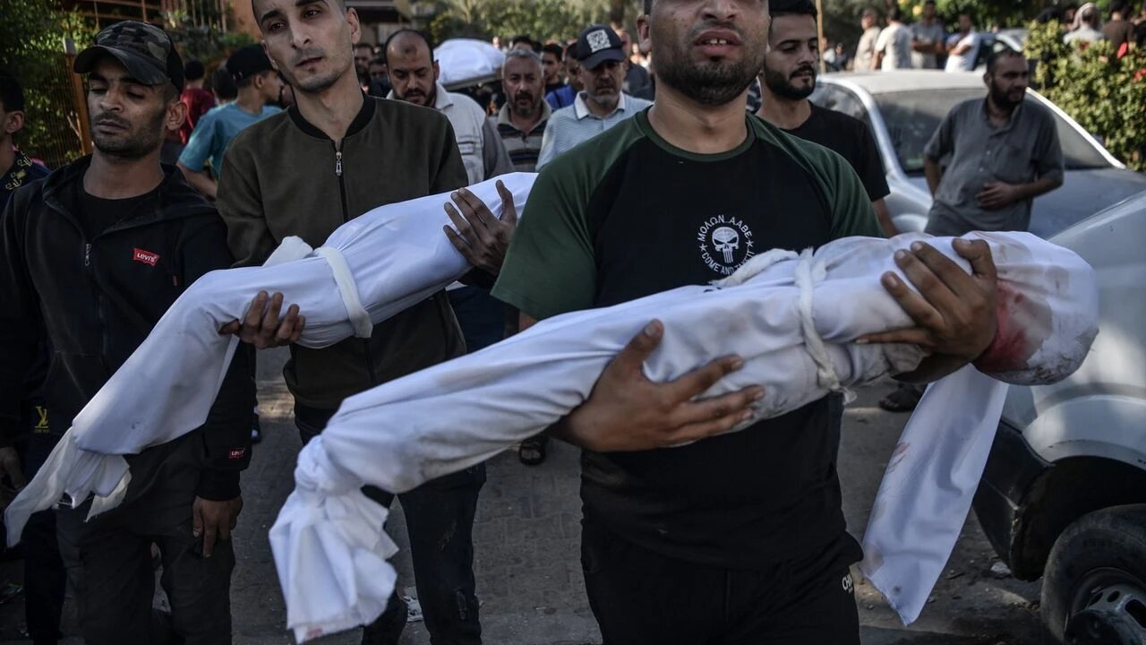 Katil İsrail'in Gazze Şeridi'ne düzenlediği saldırılarda 22 Filistinli şehit oldu