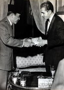 Foto Bersejarah: Pertemuan Presiden Soekarno dan Syah Pahlevi di Teheran
