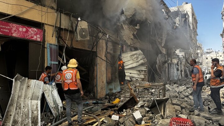 Photos: Israeli attacks on Gaza continue