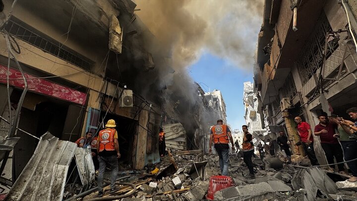 Photos: Israeli attacks on Gaza continue