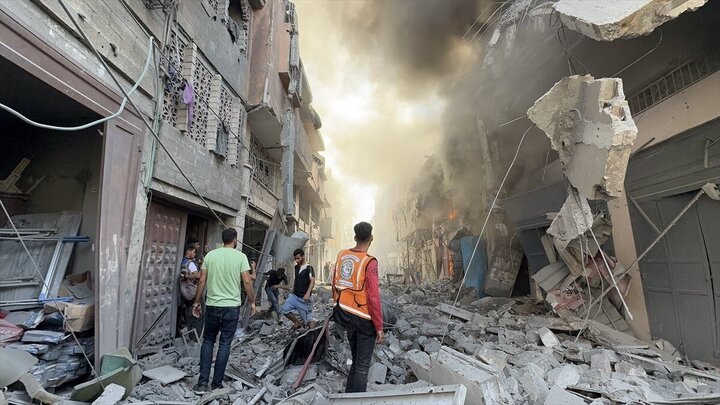 Photos: Israeli attacks on Gaza continue