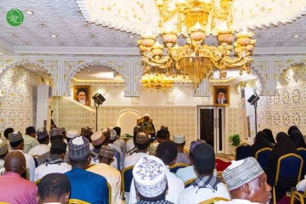 الشيخ الزكزاكي يستقبل 33 سجيناً أطلق سراحهم بعد ست سنوات من الاعتقال