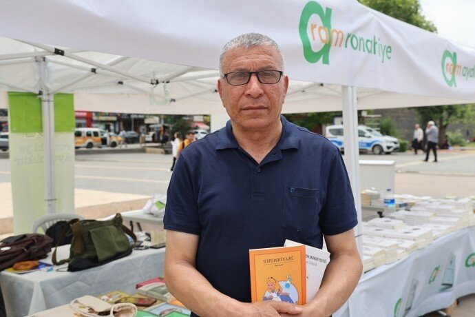 Fêstîvala "Rojên Pirtûka Kurdî" di Amedê de berdewam e.