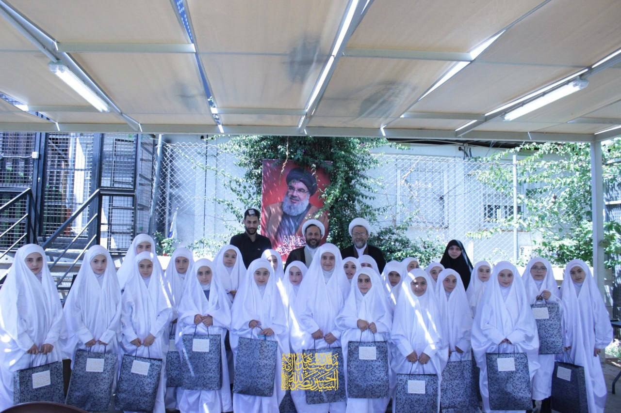 مراسم ویژه سن تکلیف در مزار «شهید نصرالله» / دختران دبیرستانی بعلبک + تصاویر